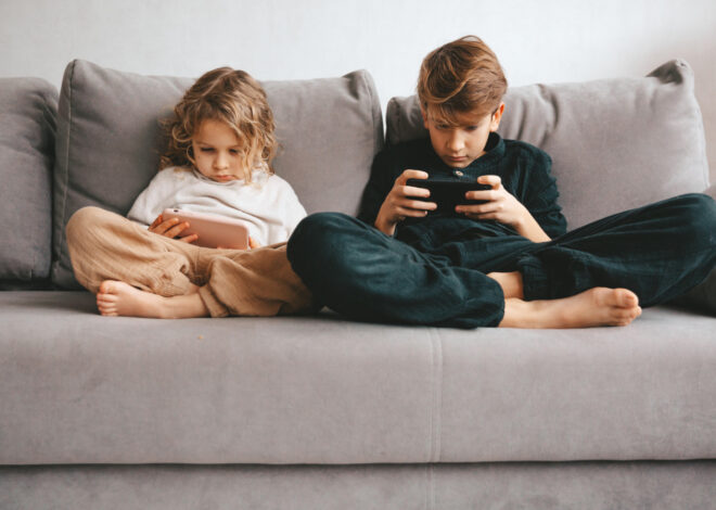 10 Methods to Defend Your Youngsters From the Social Media Abyss