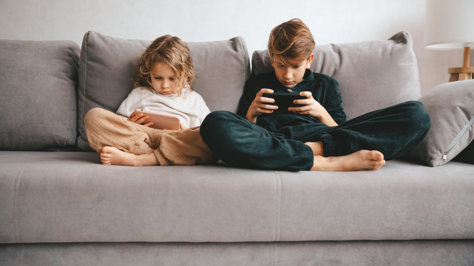 10 Methods to Defend Your Youngsters From the Social Media Abyss